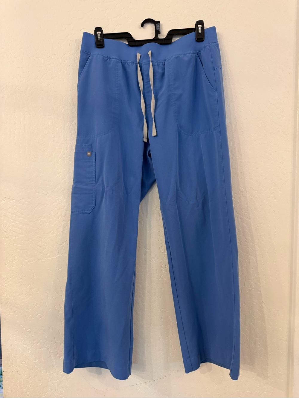 Figs Women’s Isabel wide leg scrub bottoms.